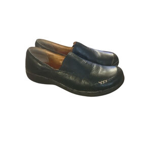 Women's Clarks Structured Leather Slip-On Loafers Black
